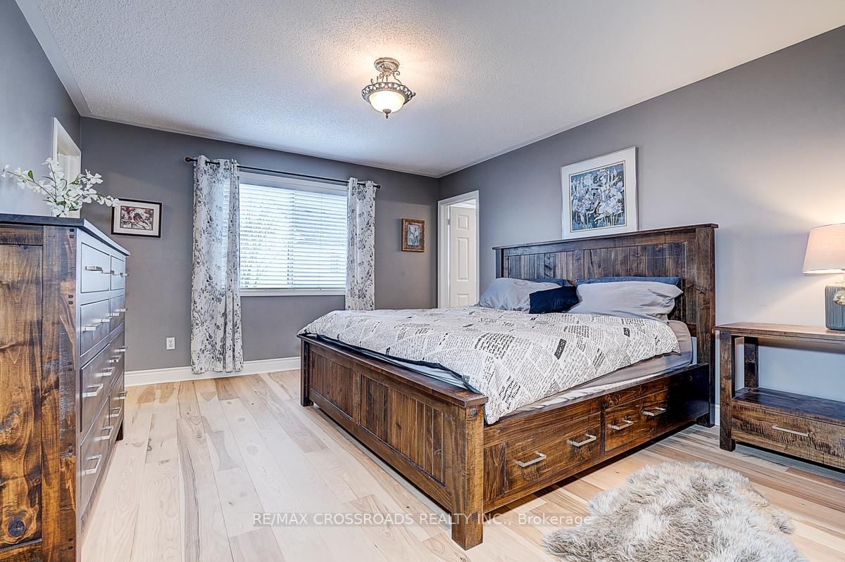 Detached House for sale at 597 Caverhill Crescent, Milton, Ontario, L9T 5K1 - Clarke - MLS: W12811442