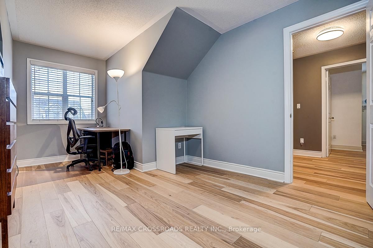 Detached House for sale at 597 Caverhill Crescent, Milton, Ontario, L9T 5K1 - Clarke - MLS: W12811442