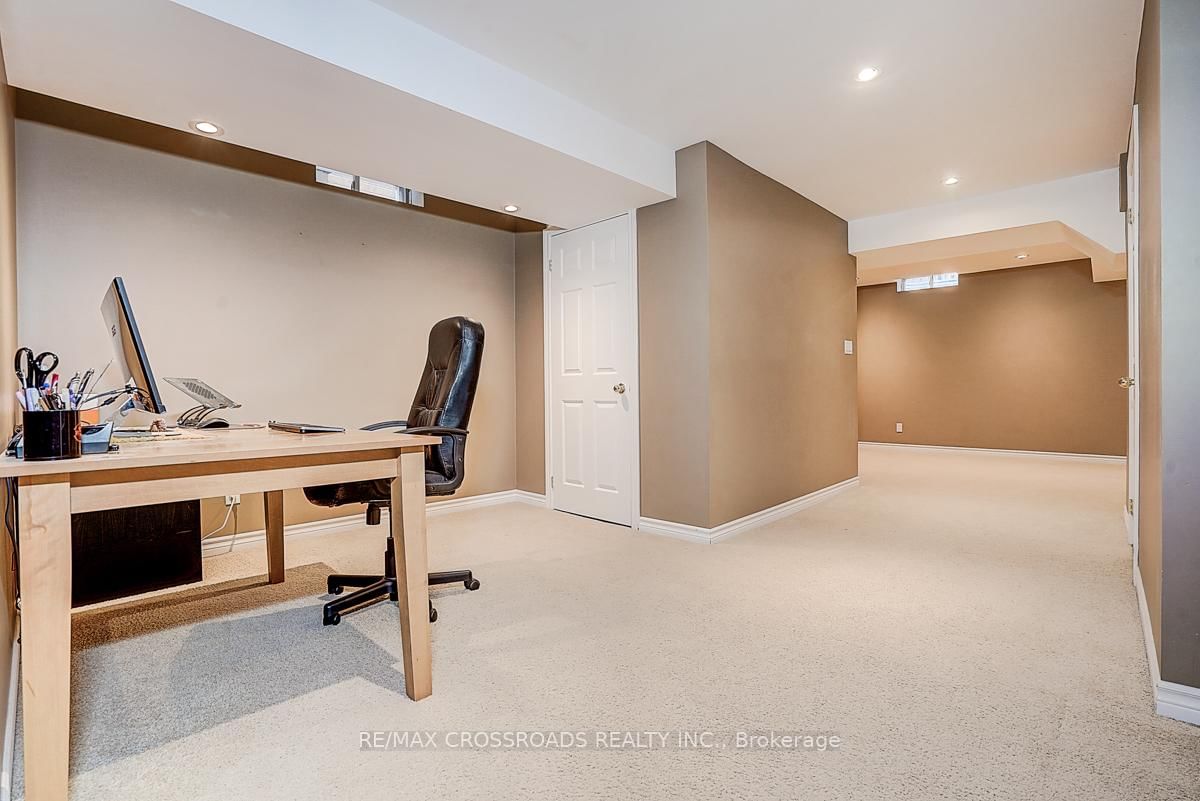 Detached House for sale at 597 Caverhill Crescent, Milton, Ontario, L9T 5K1 - Clarke - MLS: W12811442