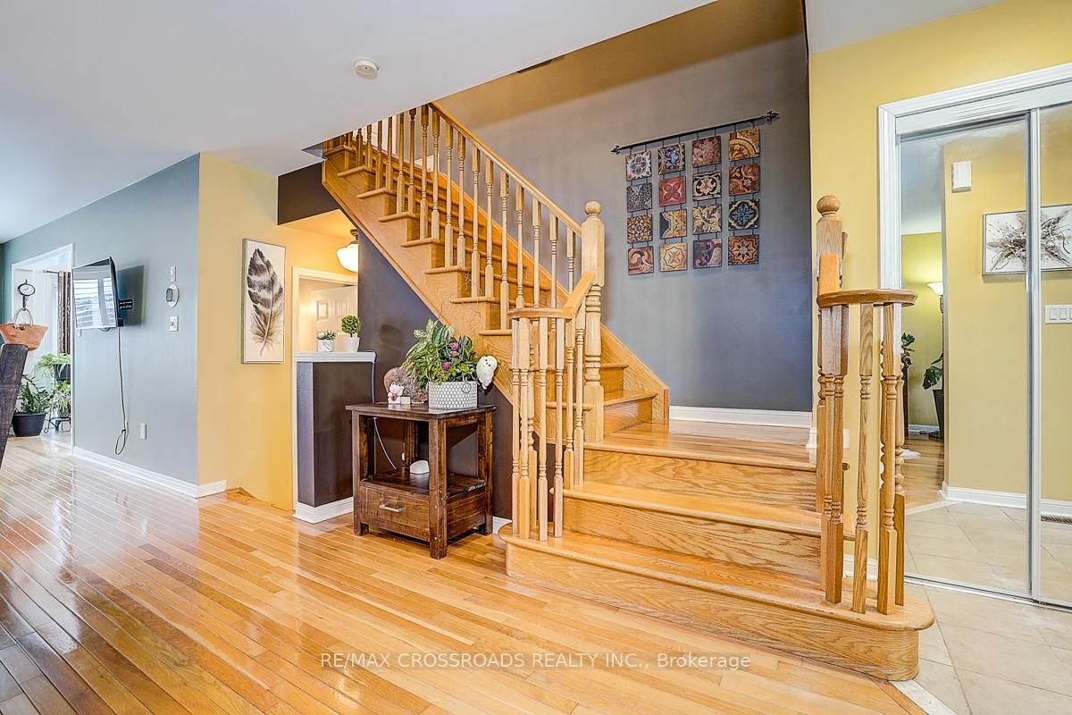 Detached House for sale at 597 Caverhill Crescent, Milton, Ontario, L9T 5K1 - Clarke - MLS: W12811442