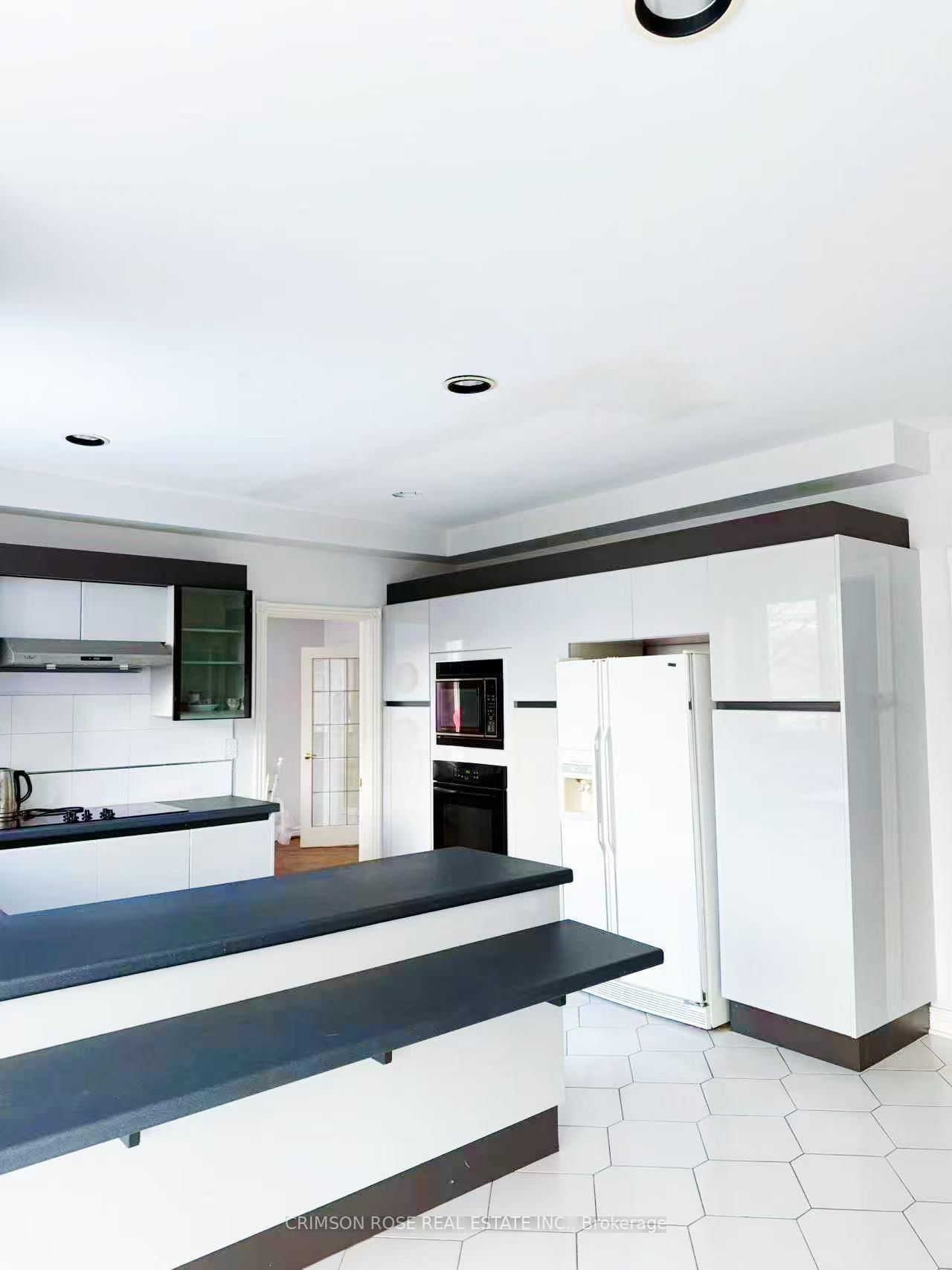 2501 Mississauga Road, Unit Master Bedroom - Photo 6