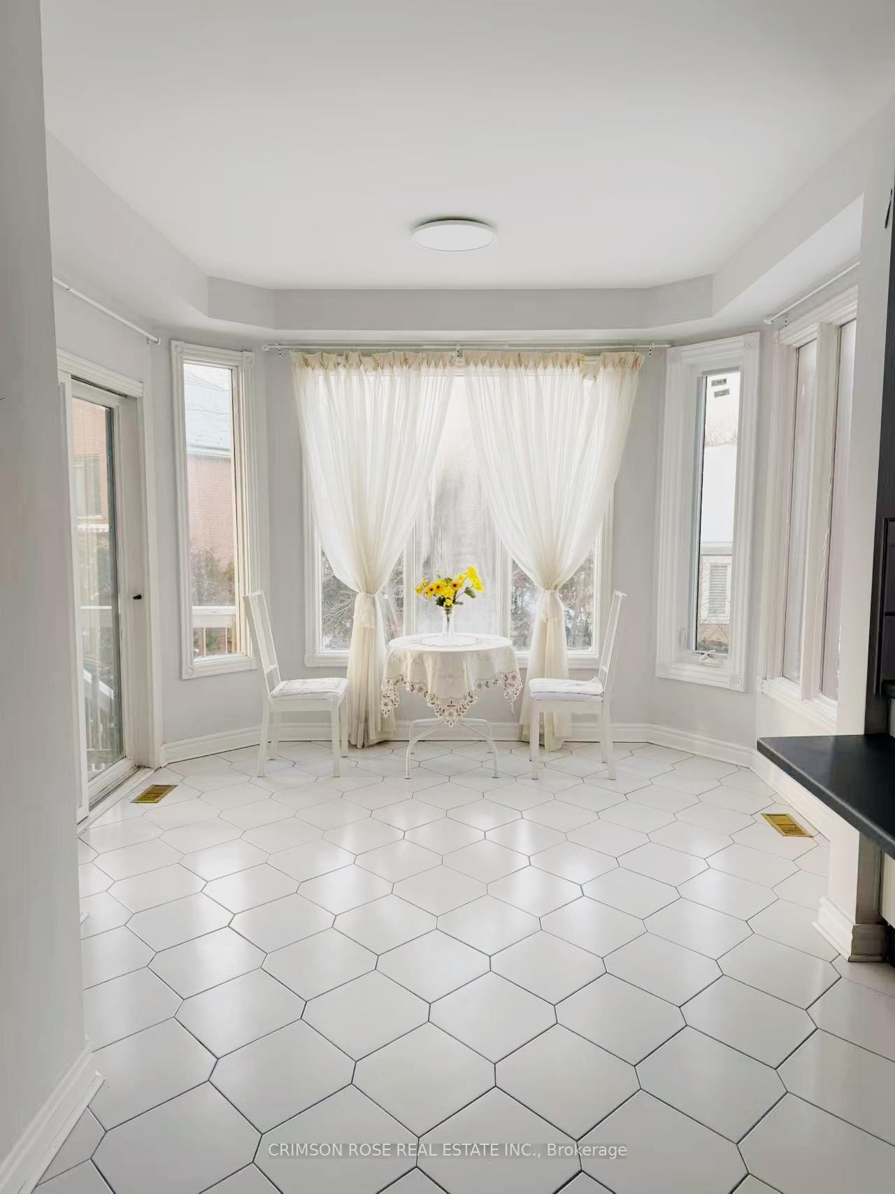 2501 Mississauga Road, Unit Master Bedroom - Photo 8