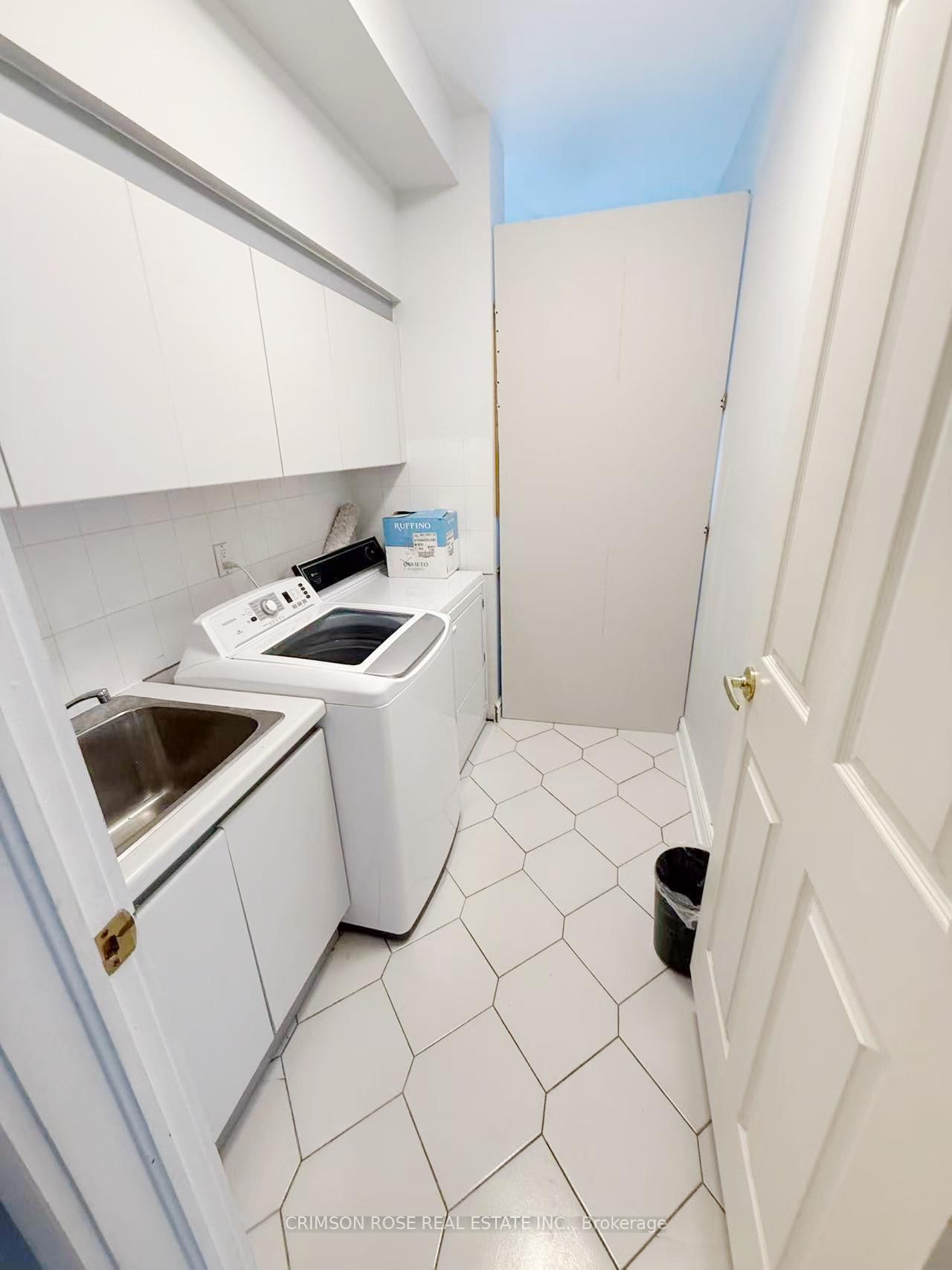 2501 Mississauga Road, Unit Master Bedroom - Photo 9