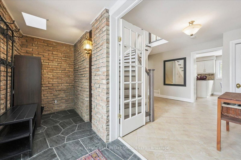 1466 Flaminia Crt, Mississauga, L5J 3Z6 | Image 2