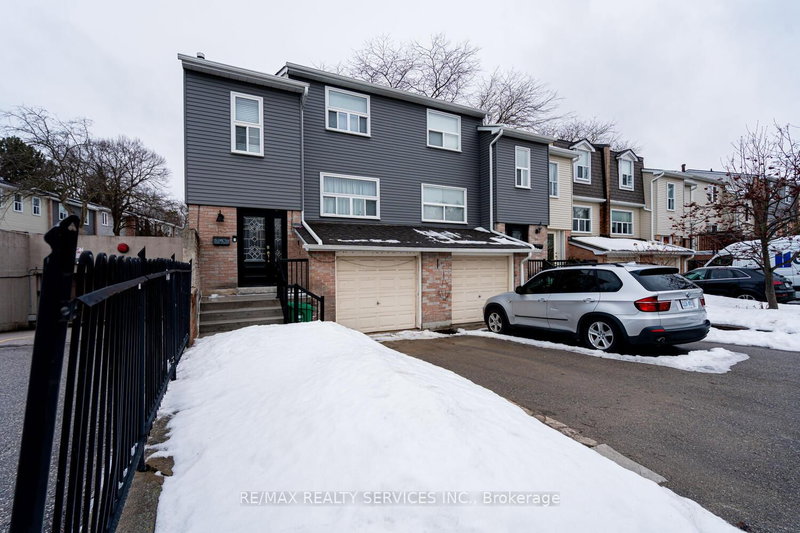 145 - 1050 Shawnmarr Rd, Mississauga, L5H 3V1 | Image 2