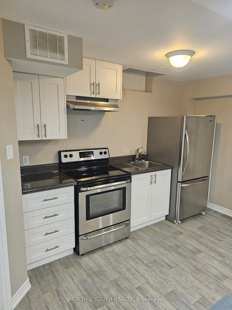 Bsmt - 23 Vanwood Cres, Brampton, L6P 2X3 | Image 2