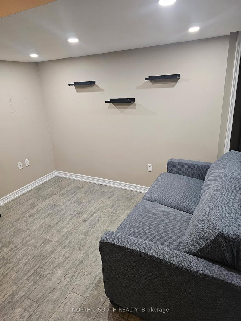 Bsmt - 23 Vanwood Cres, Brampton, L6P 2X3 | Image 3