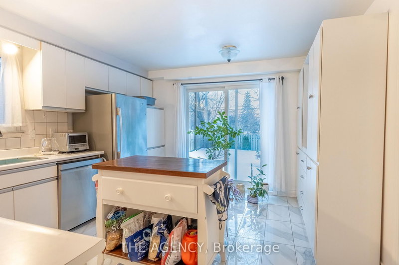 65 Cloverdale Dr, Brampton, L6T 2T5 | Image 2