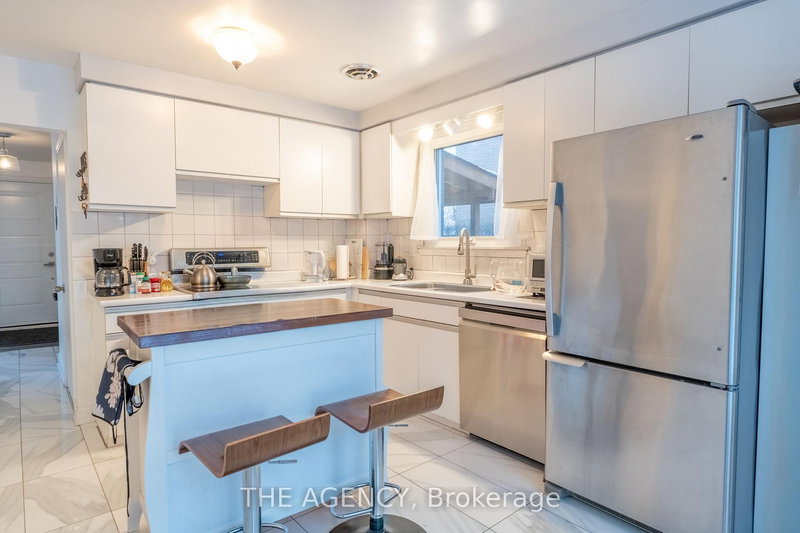 65 Cloverdale Dr, Brampton, L6T 2T5 | Image 3