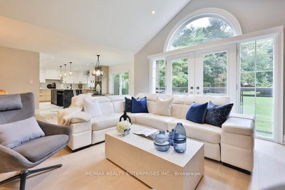 1520 Drymen Crescent, Mississauga, Ontario image-0-2