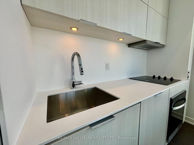 402 - 370 Martha Street