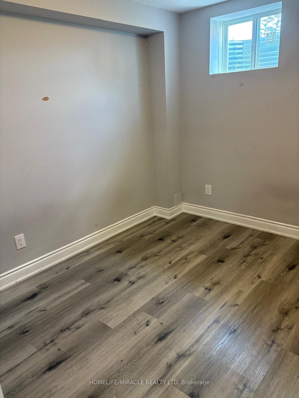 17 Divers Road, Unit Bsmt Unit - Photo 4