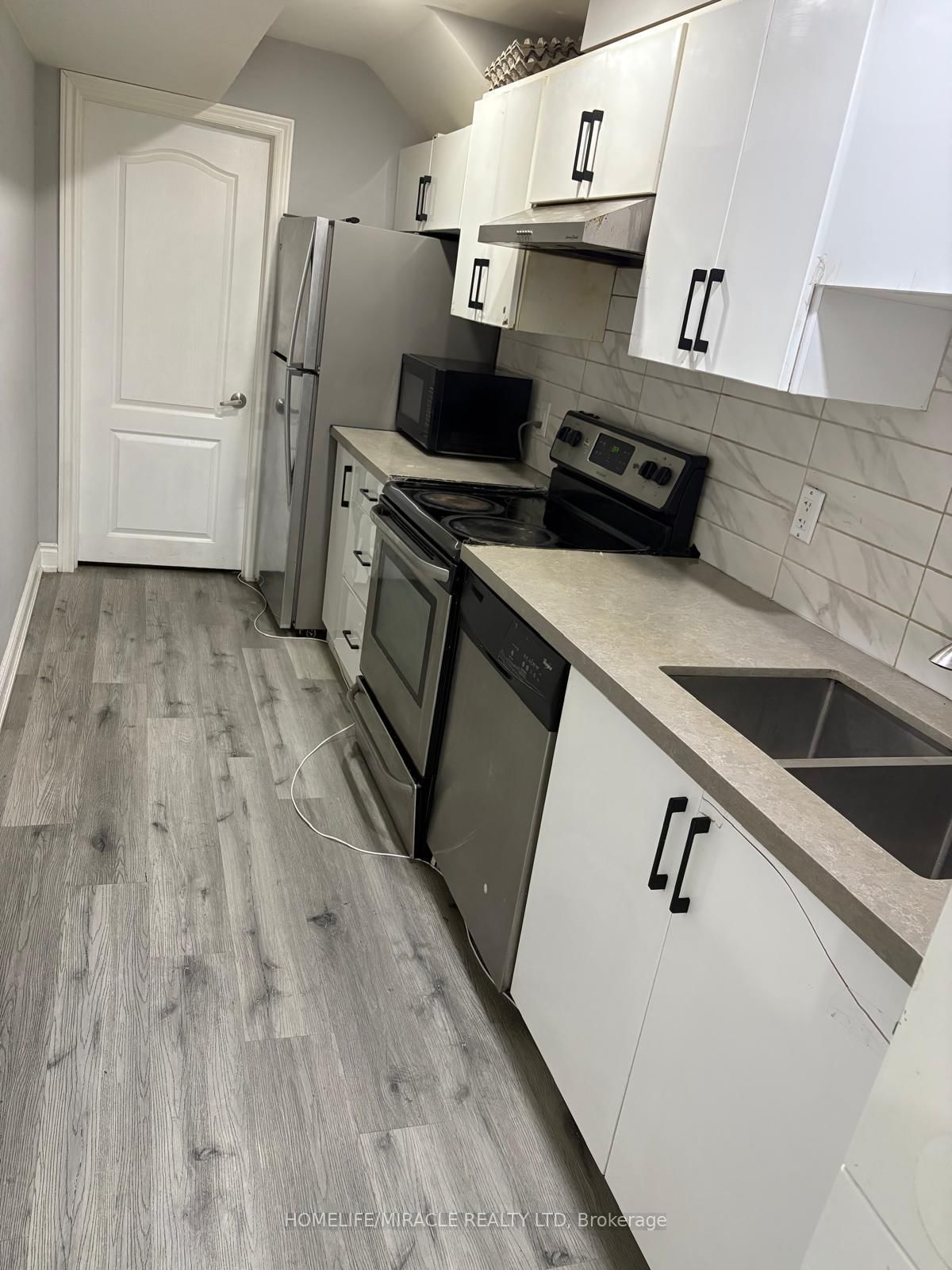 17 Divers Road, Unit Bsmt Unit - Photo 6