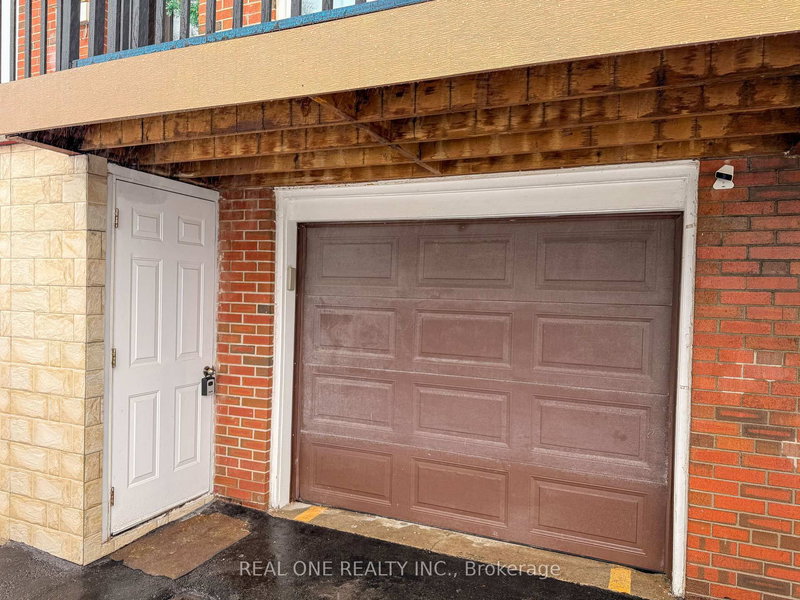 Lower Unit - 3421 Ellengale Dr W, Mississauga, L5C 1Z5 | Image 2