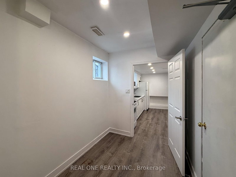 Lower Unit - 3421 Ellengale Dr W, Mississauga, L5C 1Z5 | Image 3