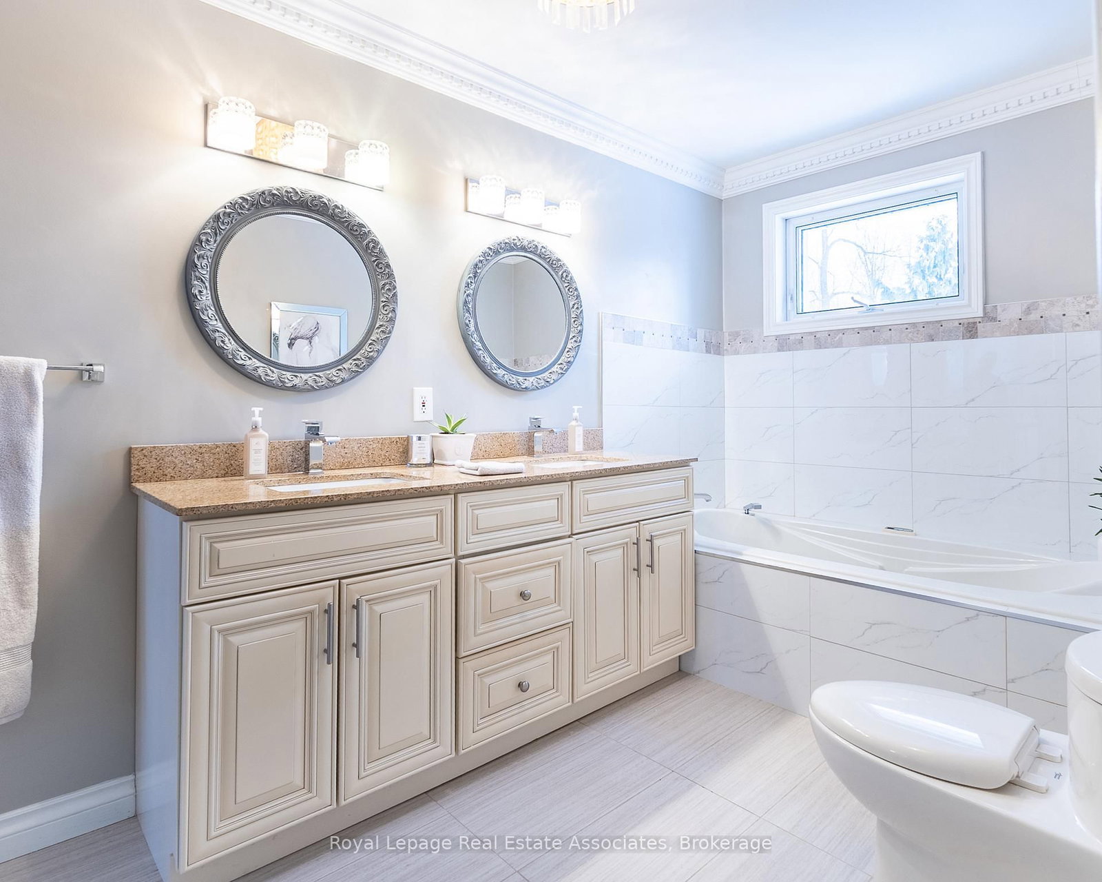 Detached House for sale at 13931 Cromar Court, Halton Hills, Ontario, L7G 4S5 - Georgetown - MLS: W12814504