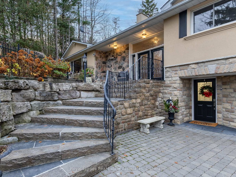 13931 Cromar Crt, Halton Hills, L7G 4S5 | Image 2