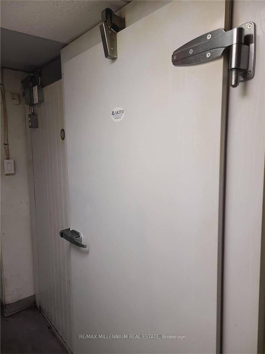 2392 Bloor Street W - Photo 5