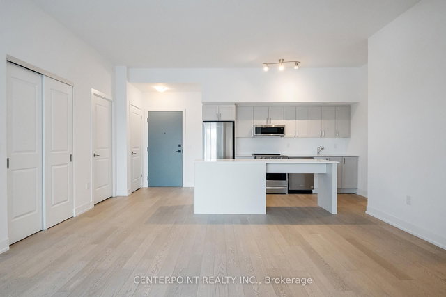 201 - 1063 Douglas Mccurdy Common