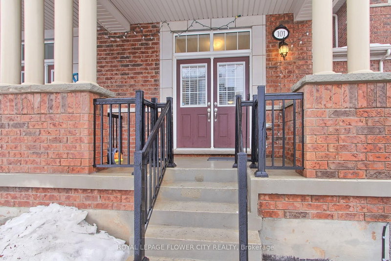 101 Huguenot Rd, Oakville, L6H 0M3 | Image 2