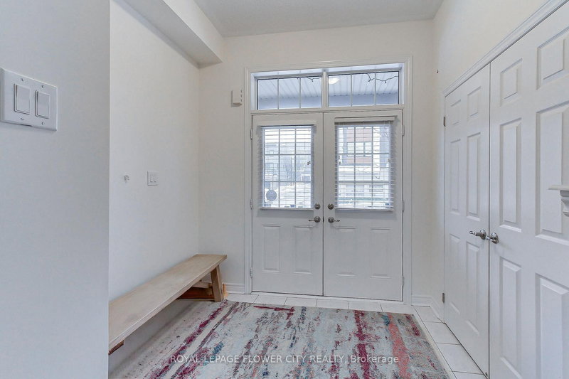 101 Huguenot Rd, Oakville, L6H 0M3 | Image 3