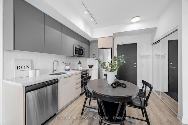 906 - 25 Neighbourhood Lane