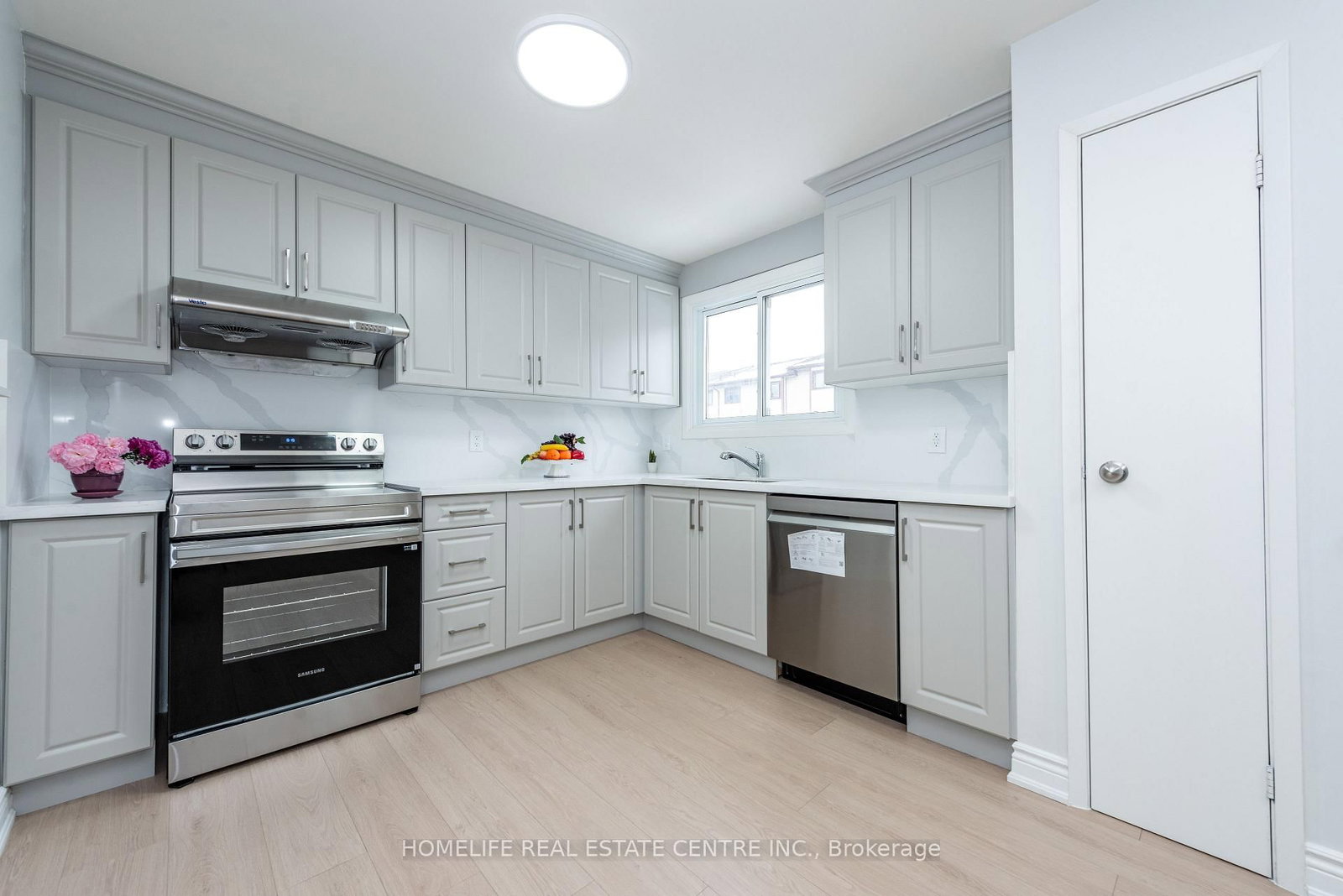 Townhouse for sale at 62 Mccallum Court, Brampton, Ontario, L6W 3M4 - Queen Street Corridor - MLS: W12816422