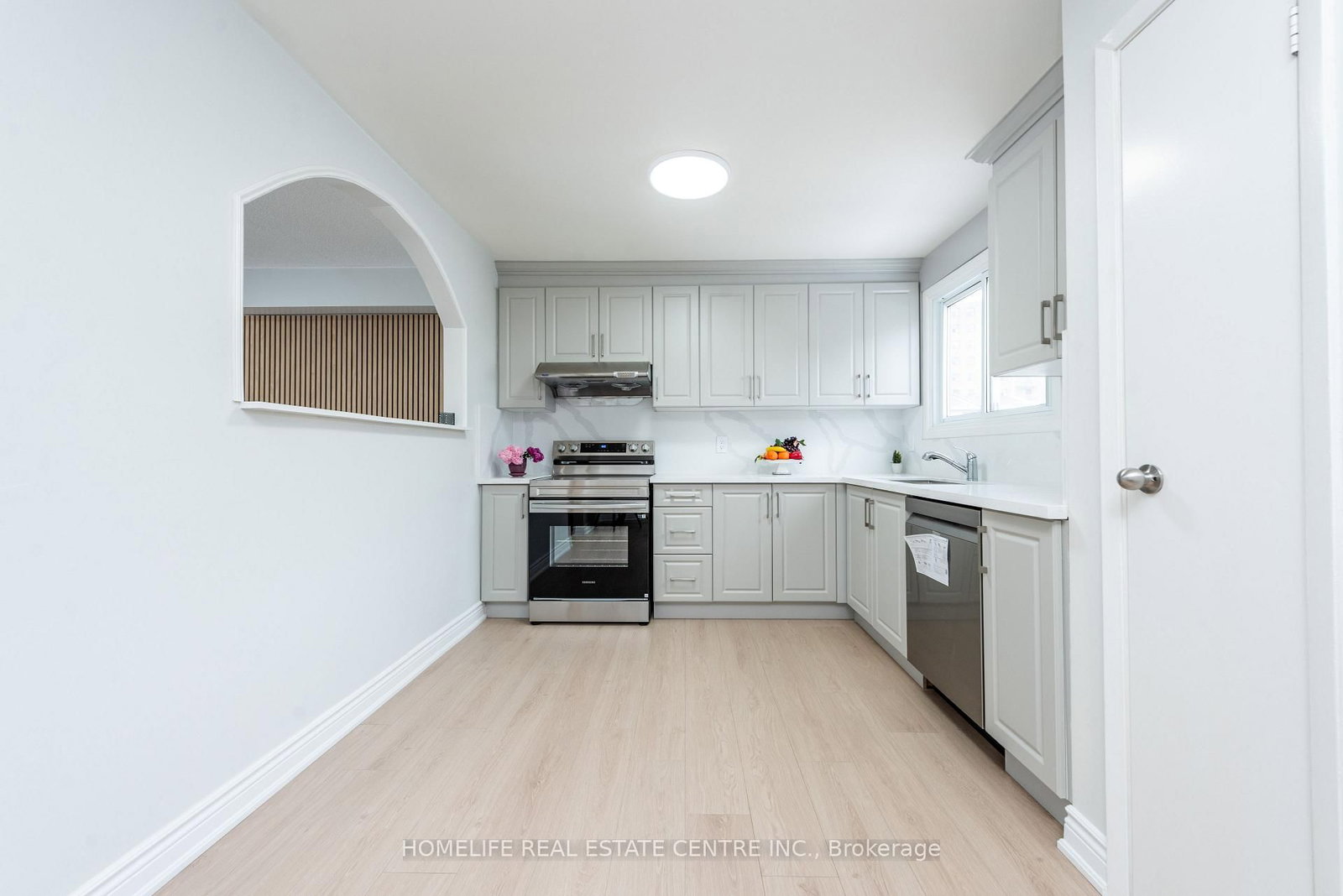 Townhouse for sale at 62 Mccallum Court, Brampton, Ontario, L6W 3M4 - Queen Street Corridor - MLS: W12816422