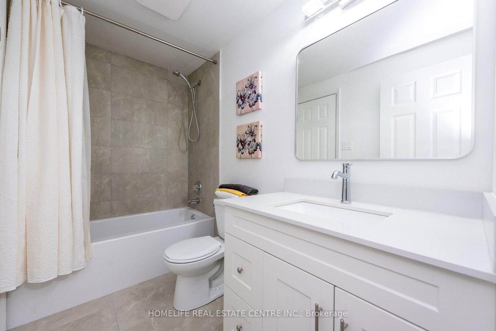 Townhouse for sale at 62 Mccallum Court, Brampton, Ontario, L6W 3M4 - Queen Street Corridor - MLS: W12816422