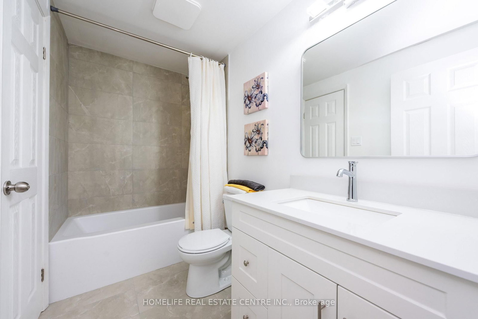 Townhouse for sale at 62 Mccallum Court, Brampton, Ontario, L6W 3M4 - Queen Street Corridor - MLS: W12816422