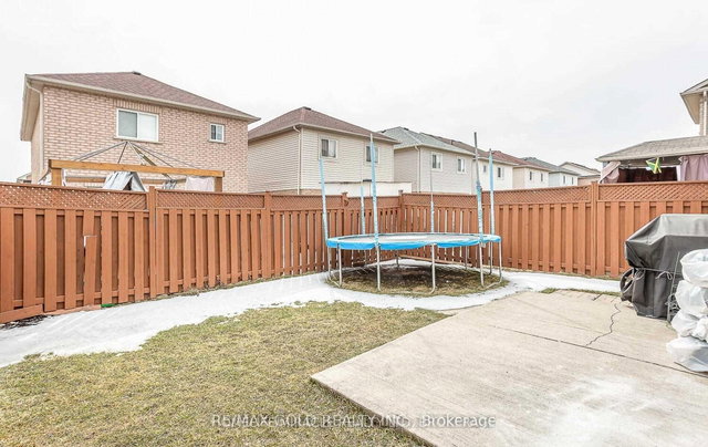 32 Earl Grey Crescent