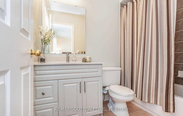 32 Earl Grey Crescent