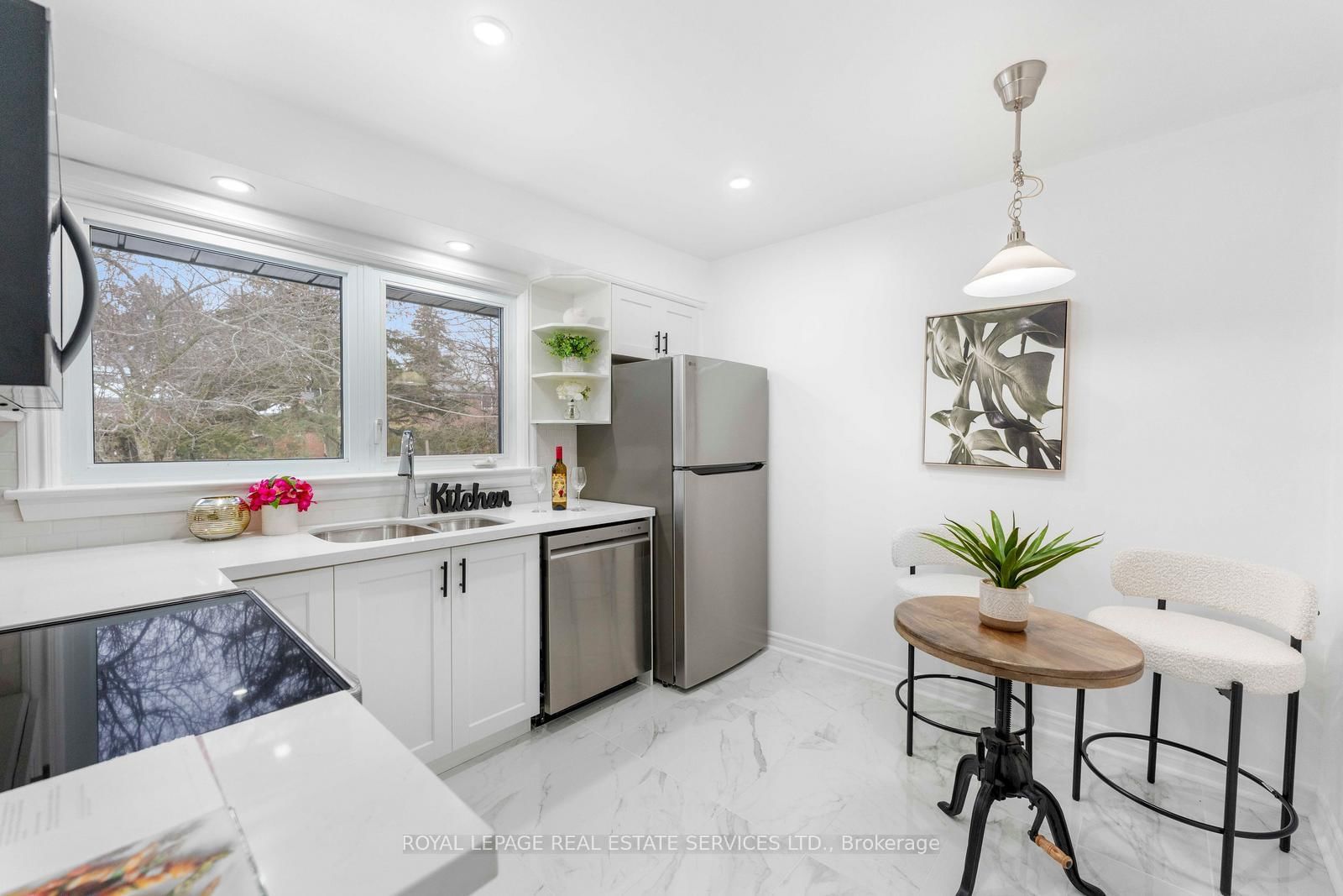 Detached House for sale at 518 Third Line, Oakville, Ontario, L6L 4A7 - West - MLS: W12817184