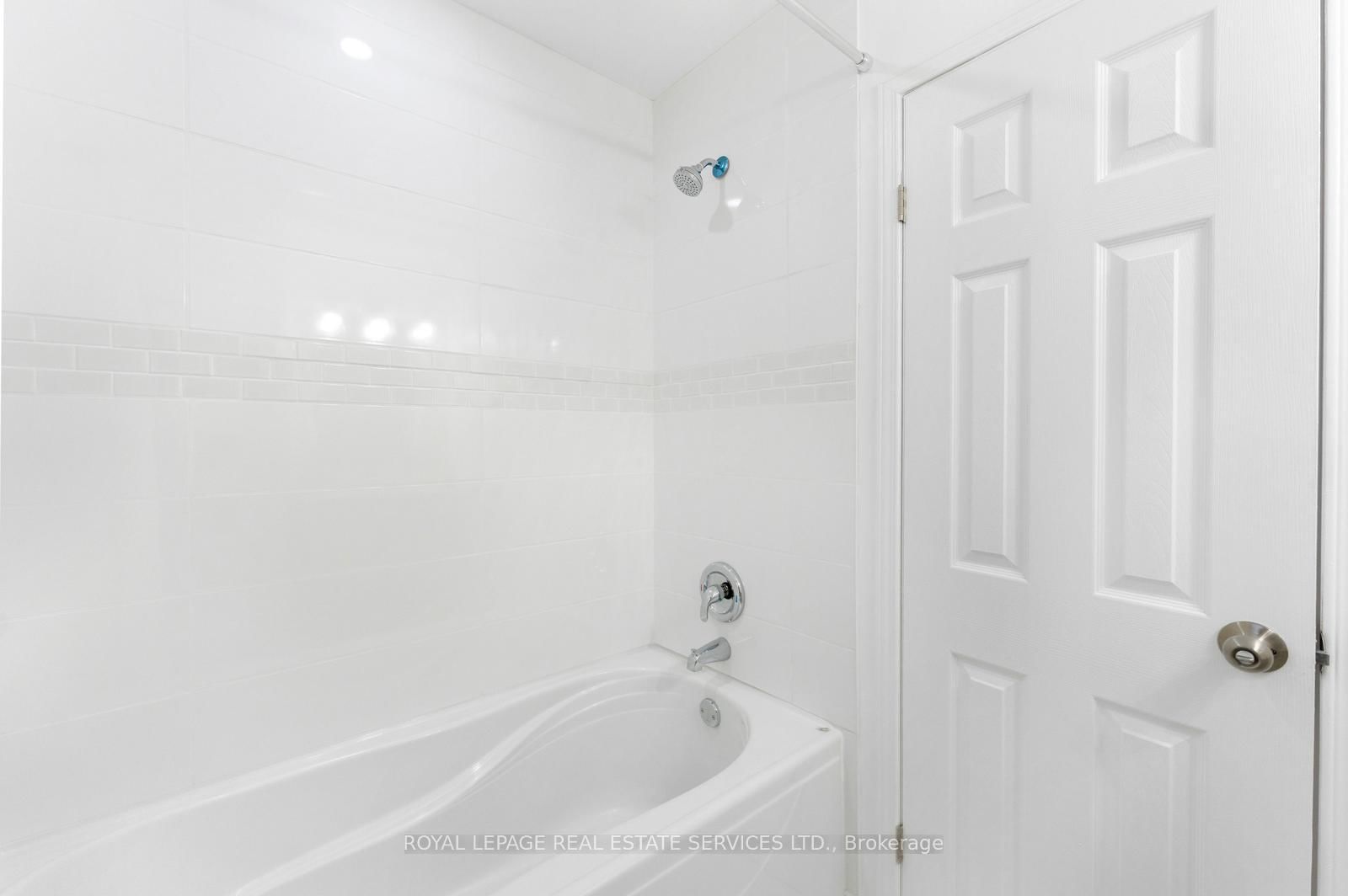 Detached House for sale at 518 Third Line, Oakville, Ontario, L6L 4A7 - West - MLS: W12817184