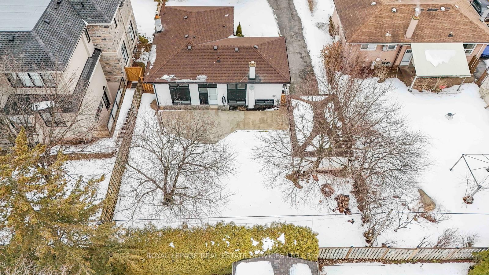 Detached House for sale at 518 Third Line, Oakville, Ontario, L6L 4A7 - West - MLS: W12817184