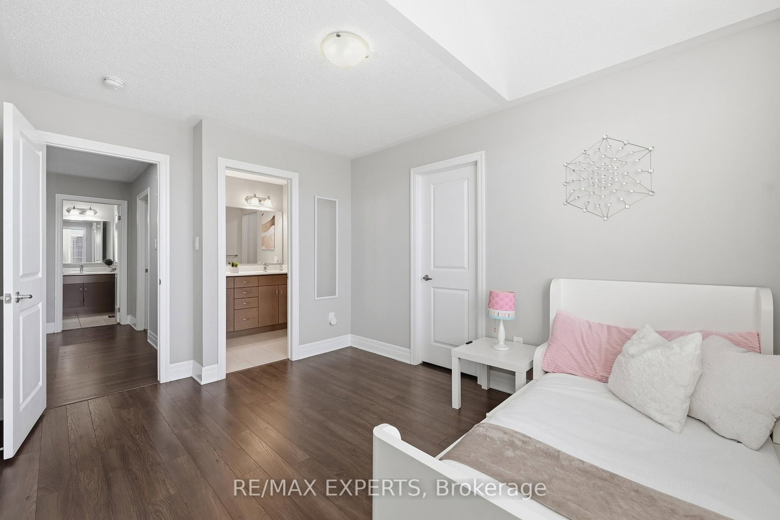 Detached House for sale at 1431 Whitney Terrace, Milton, Ontario, L9E 0B7 - Ford - MLS: W12817746