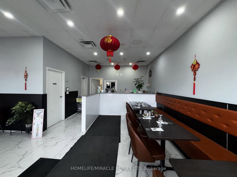 110 - 164 Sandalwood Pkwy, Brampton, L6Z 3S4 | Image 2