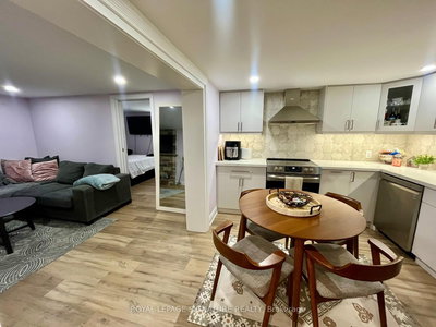 Lower-4 Windust Gate, Toronto, Ontario image-0-2