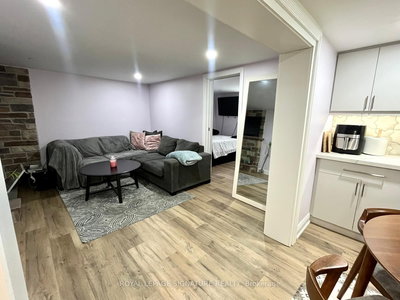 Lower-4 Windust Gate, Toronto, Ontario image-0-3