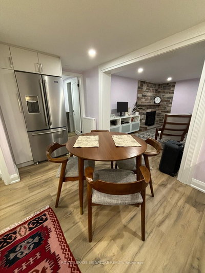 Lower-4 Windust Gate, Toronto, Ontario image-0-4