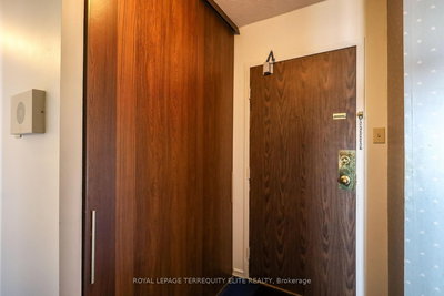 1709-25 Kensington Road, Brampton, Ontario image-0-2