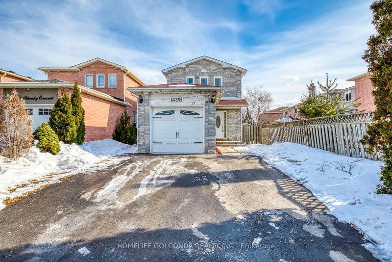 439 Bluesky Cres, Mississauga, L5R 2R9 | Image 3