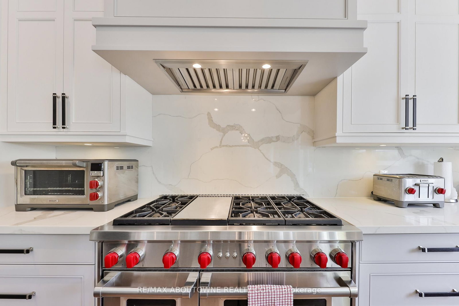 Detached House for sale at 408 Saville Crescent, Oakville, Ontario, L6L 3T8 - West - MLS: W12818700