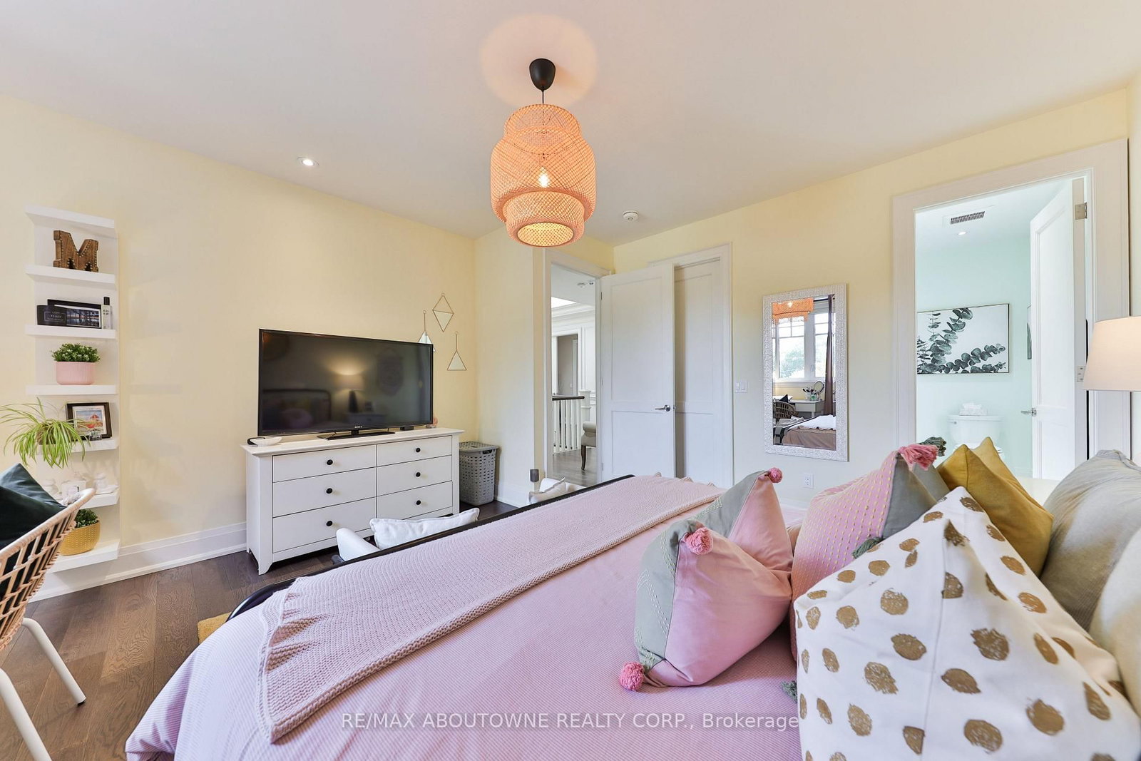 Detached House for sale at 408 Saville Crescent, Oakville, Ontario, L6L 3T8 - West - MLS: W12818700