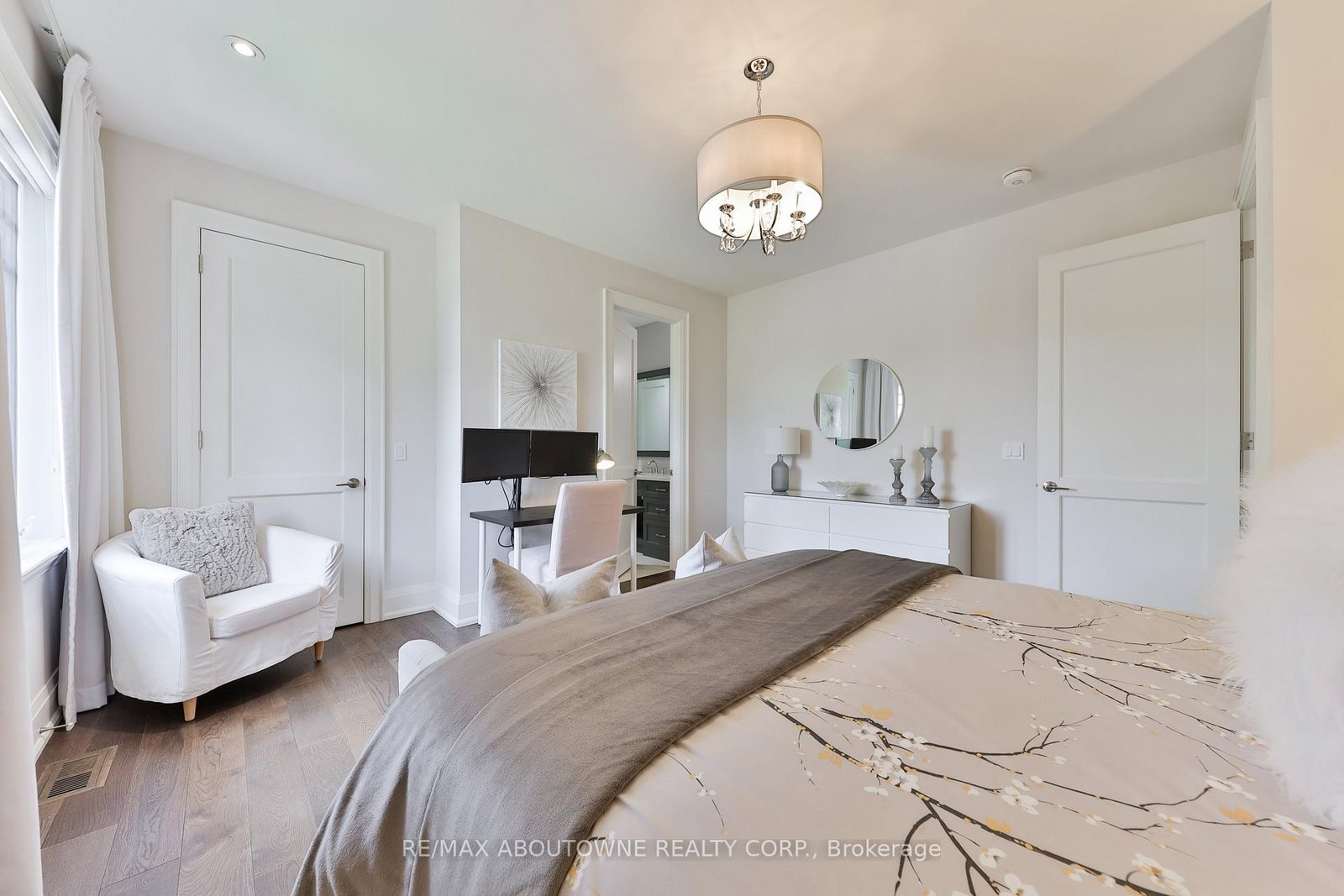 Detached House for sale at 408 Saville Crescent, Oakville, Ontario, L6L 3T8 - West - MLS: W12818700