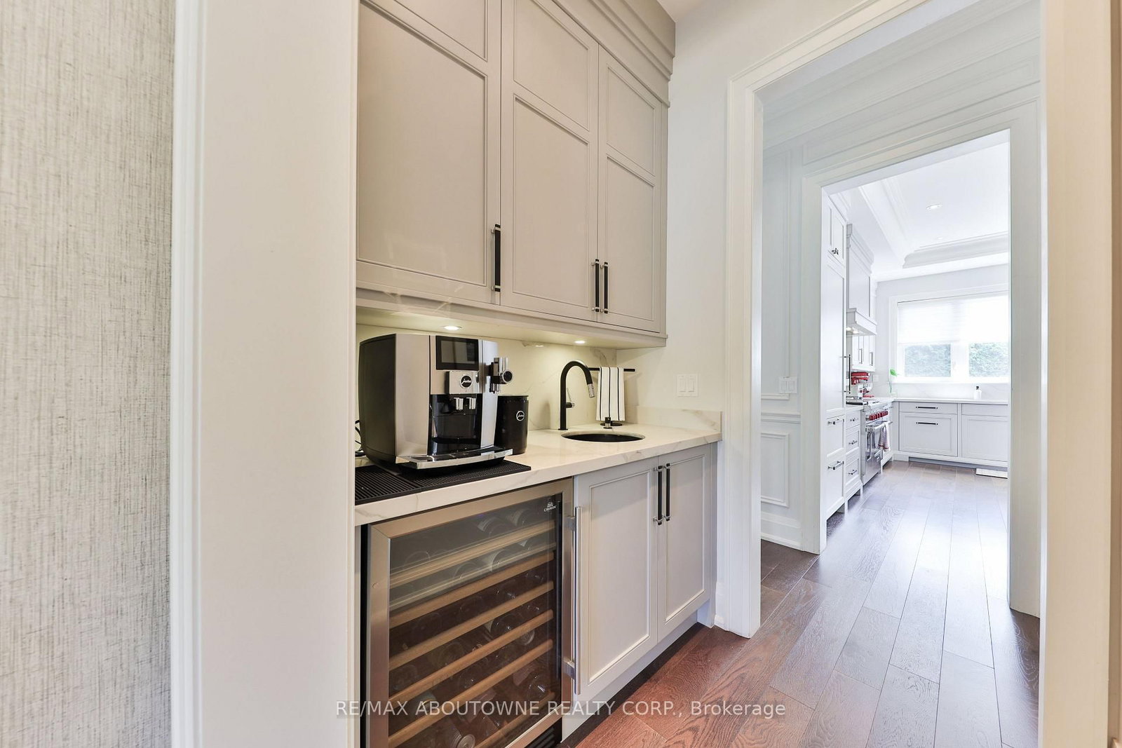 Detached House for sale at 408 Saville Crescent, Oakville, Ontario, L6L 3T8 - West - MLS: W12818700