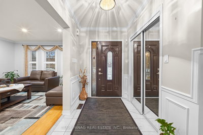 52 Pacific Wind Crescent, Brampton, Ontario image-0-4