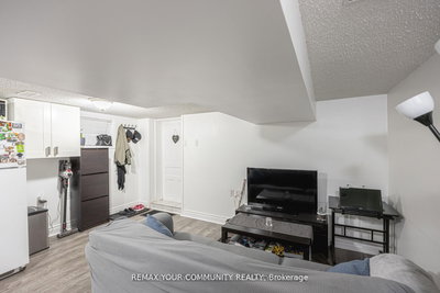 Basement-154 Day Avenue, Toronto, Ontario image-0-4