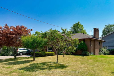 3028 Eva Drive, Burlington, Ontario image-0-2