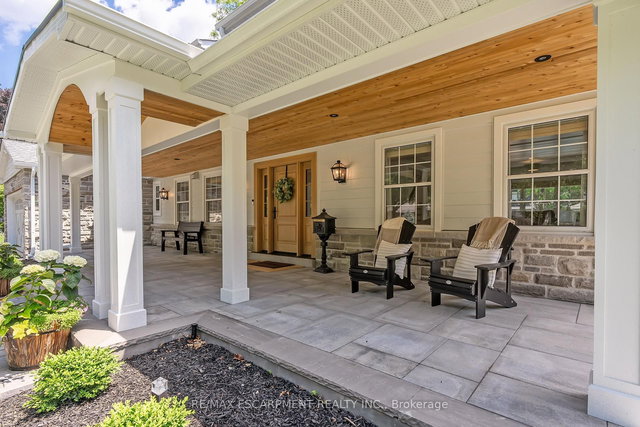 976 Cresthampton Lane